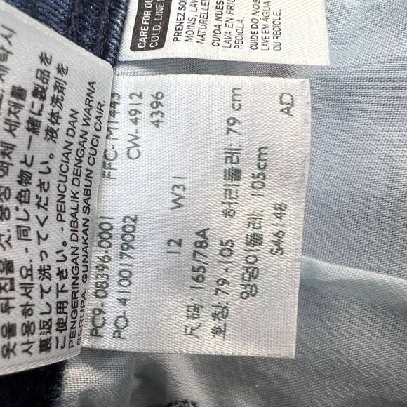 Levi's Women's Jean Shorts Size 12 W31 Medium Wash - Picture 11 of 11